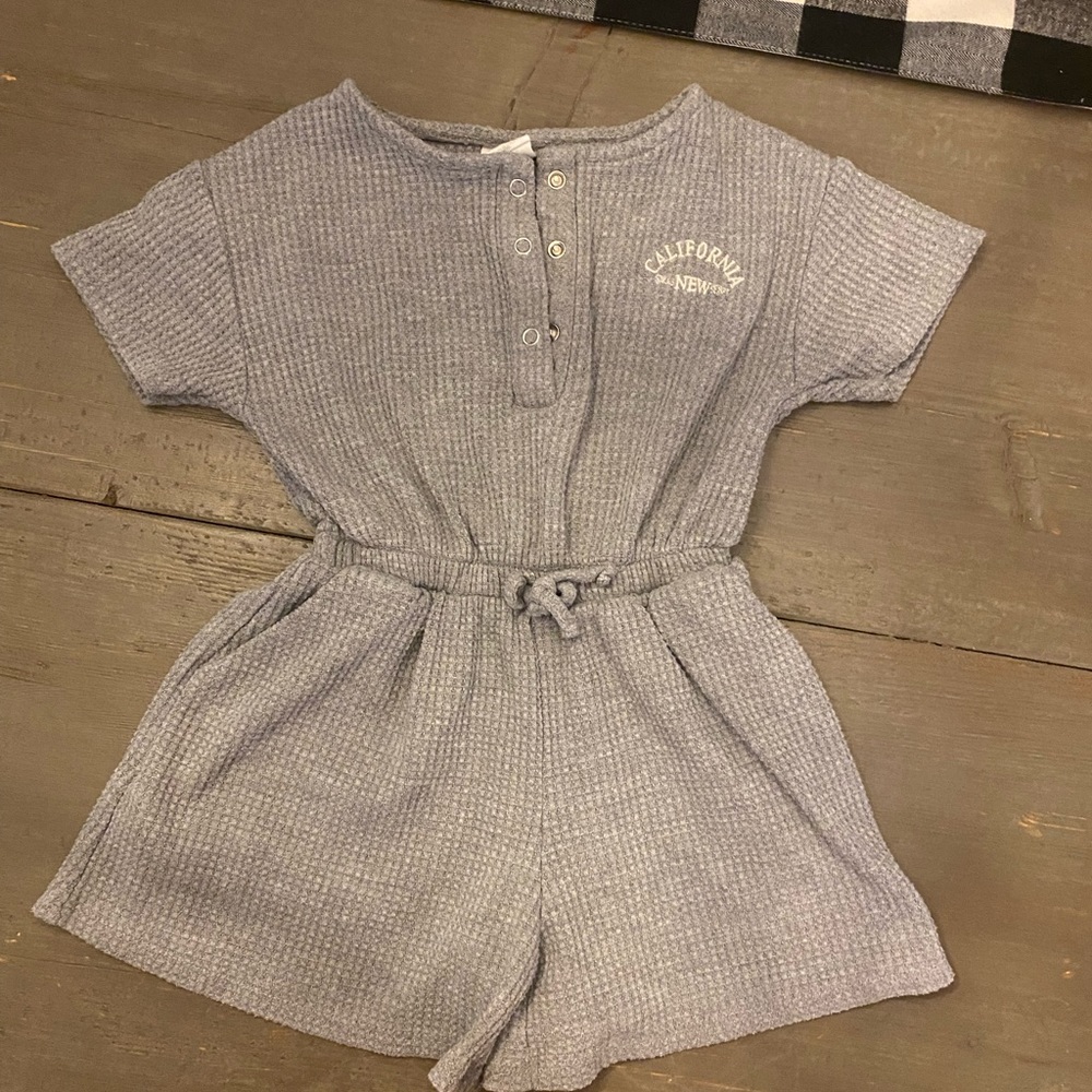 Zara Girls shorts jumpsuit. Size 6-7. Grey